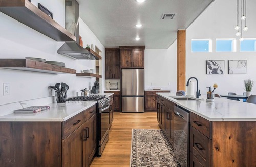 Hatch Cabin | The Meadow at Natl Parks -Hot Tub- Sleeps 10-Family