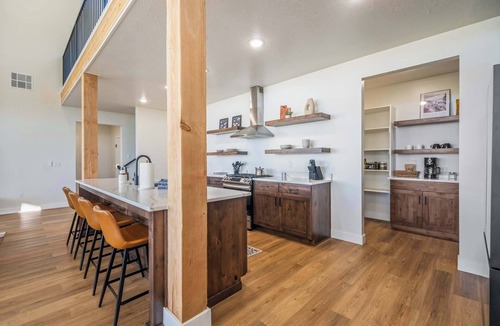 Hatch Cabin | The Meadow at Natl Parks -Hot Tub- Sleeps 10-Family