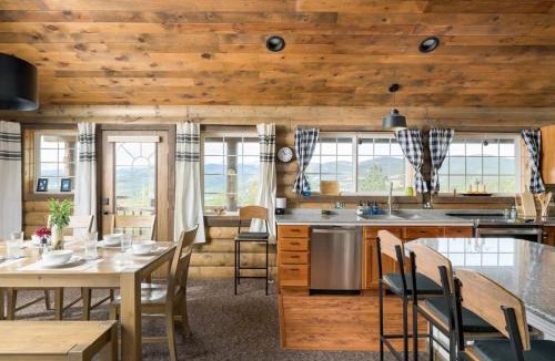 Black Hawk House | The Moose Hoose Cabin With Views and Game Room