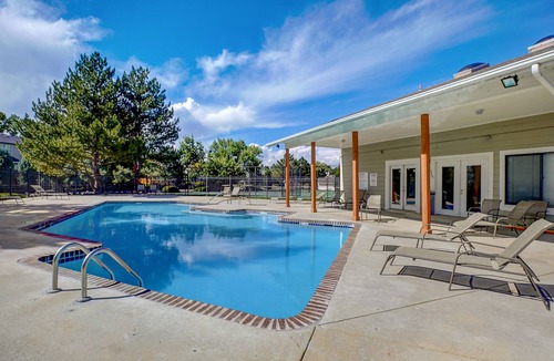 Arvada Condo | The Nest at Lake Arbor Bright & Cozy Condo Sleeps 4