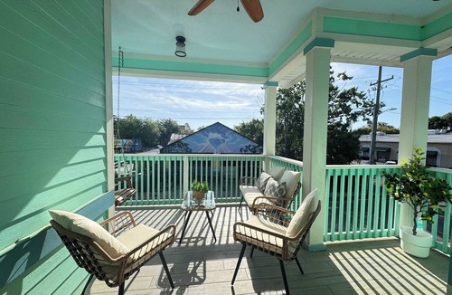 Pleasant Street House | The Orange Blossom Suite | Near UF, Shands, D-town