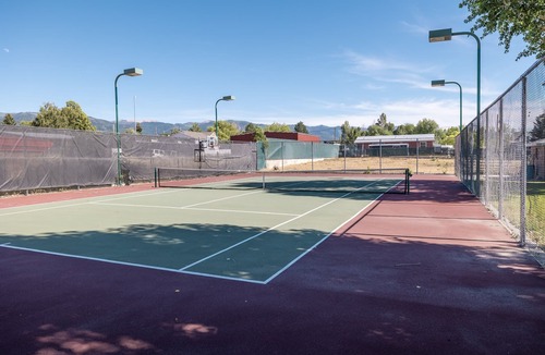 Mount Pleasant House | The Outback: w/Hot tub+Tennis