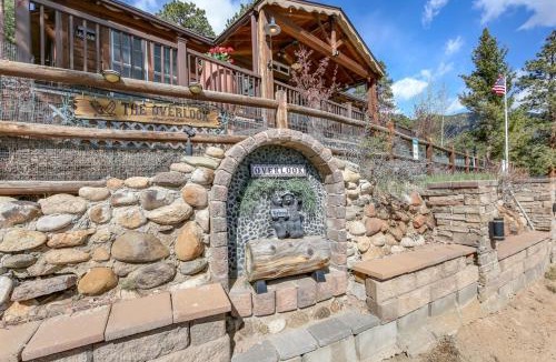 Estes Park House | The Overlook at Eagle Cliff Estes Park Mountain Retreat w Hot Tub & Outdoor Bar