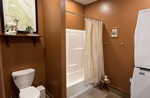 Fruitvale House | The Park Place, Pet Friendly