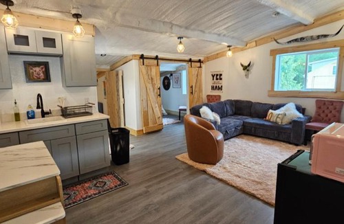 Nephi Apartment | The Pink Hayloft
