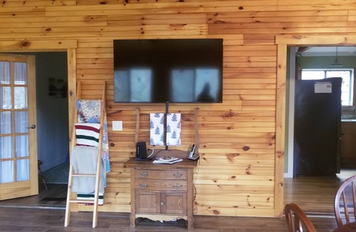 Franklin Cabin | The Ruby River - Phenomenal Riverfront Cabin