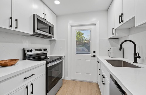 Tropic Isle Apartment | The Sands- 2 Miles To Atlantic Ave - Steps to Beach