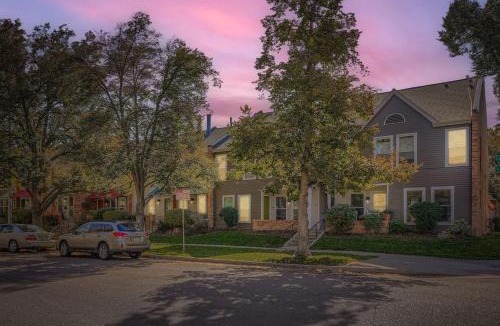Lincoln Park House | The Santa Fe Hotspot Walk to Eats Drinks & Fun