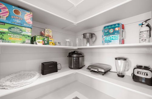 Ephraim Apartment | The True Badger Honey House .9 miles to campus in unit Laundry and Kitchen