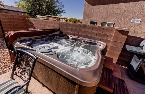 La Verkin House | The Watchman, Gateway to Zion - Hot Tub/Fire Pit