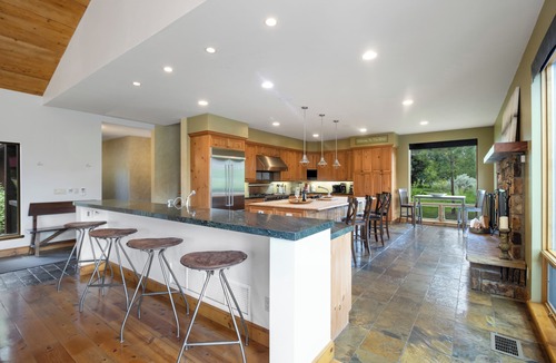 Glenwood Springs House | Themed MovieRm, Hot Tub,2Fireplaces, InFloorHeating, EZ Drive Aspen &hot springs