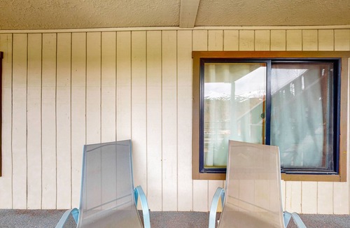 Historic District Condo | Third-Floor Mountain-View Condo at Gold Creek w/Free WiFi - Walk to Gondola