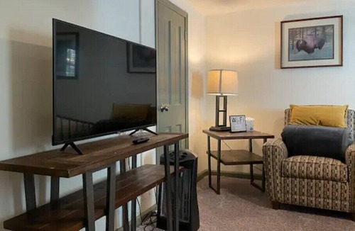 Villa Park Apartment | This guest suite is a 1 bedroom(s), 1 bathrooms, located in Lakewood, CO.