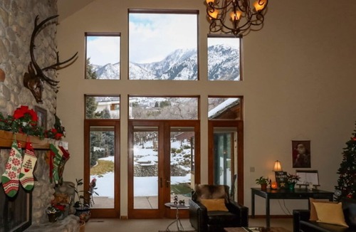 Sandy House | This stunning lodge is nestled on the Wasatch Mountain foothills!