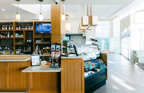 Marathon House | Three Comfy Units for Business Travel, Pool and Near Beaches