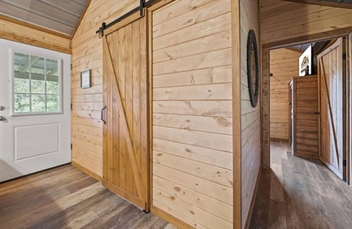 Ringold Cabin | Tiny Cabin! private back deck, outdoor fire pit, less than a mile to lake