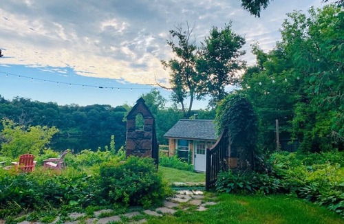 St. Cloud Cabin | Tiny rustic cabin next to the Mississippi River