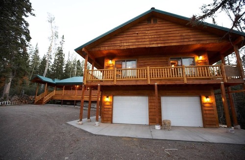 Brian Head Cabin | Tons of space for all the family reunion this summer!