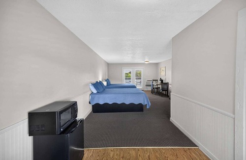 Cedar Bluff Apartment | Topside Suites Little River Marina