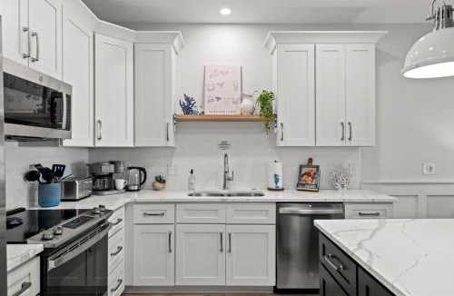 Laguna Beach House | Towne Treasures B ~ Brand-New Luxe Coastal Retreat with Private Cocktail Pool