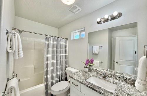 Glendale House | Townhome in Glendale UT near Zion with hot tub
