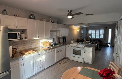 Deerfield Beach House | Townhouse 2 bd/2 1/2 bath Within walking distance to everything