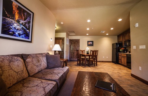 Zion National Park South Entrance Hotel | Trailhead Terrace | 1 Unit | Near Sorella Gallery+2 Miles to George Barker Park!
