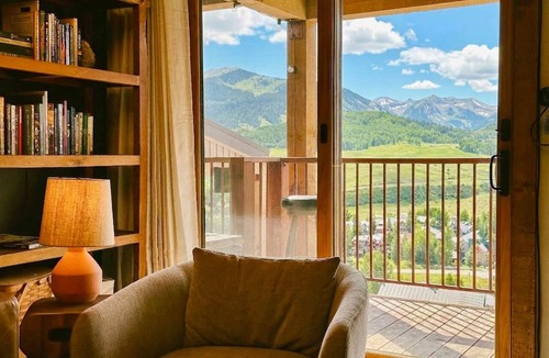 Mount Crested Butte Condo | Trailside 3BR Top-Floor Views and Sauna