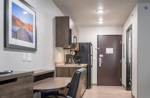 St. Joseph Hotel | Tranquil and Relaxing Stay at 4 - Room w/Kitchen Close to Local Attraction