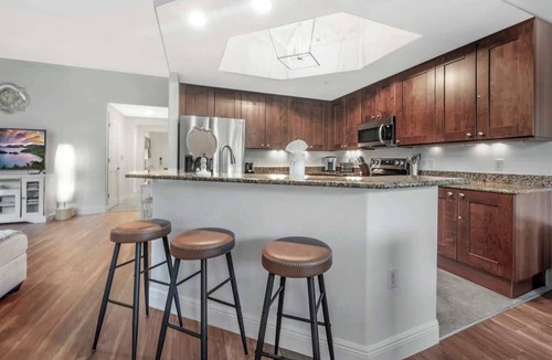 East Naples Condo | Tranquil Luxury 2BR Condo Near Beach & 5th Ave