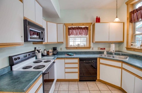 Leadville Cabin | Trapper's Treasure 5A — Loft Condo with Yard, Grill & Gas Fireplace | Leadville