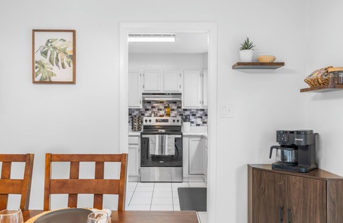 Ocean City House | Tropical Family Getaway! Fun, Firepit, Games, Grill & Beach. Sleeps 10!