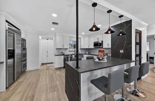 Central Business District House | Tropical South Florida Home