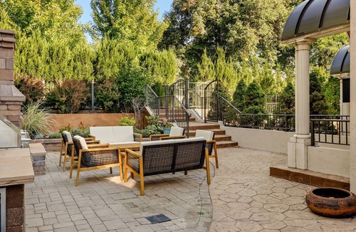 Cherry Creek Condo | Tuscan Cherry Creek Gem | Dine and Shop Nearby