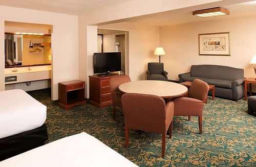 St. George Hotel | Two Queens with Sofa Bed Family Suite