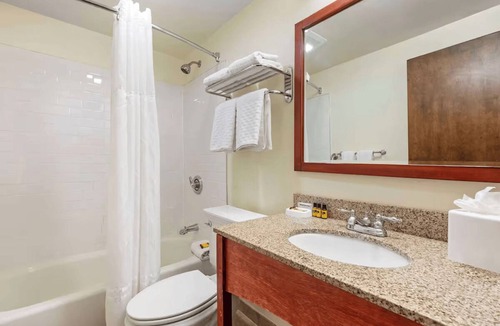 Eagle Hotel | Two Standard King Rooms + Free Breakfast & Shuttle| Eagle Pool & Ice Rink 2.1 mi