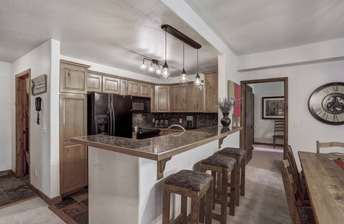 Four O'Clock Condo | Tyra Riverbend 213: Close to town-Shared hot tubs!