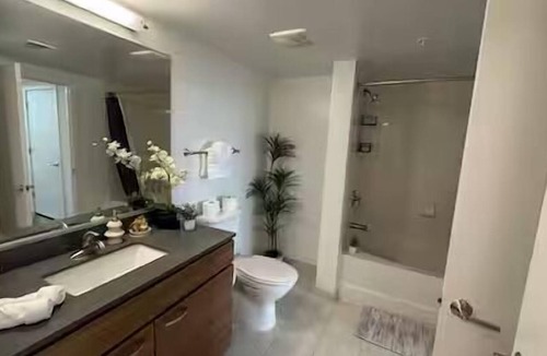 McLean Apartment | Tysons 2BR | Private Terrace | Pool, Gym & Garage