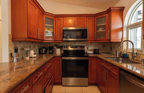 Sexton Cove Estates House | Ultimate Experience W/Services, Fishing & Pool!