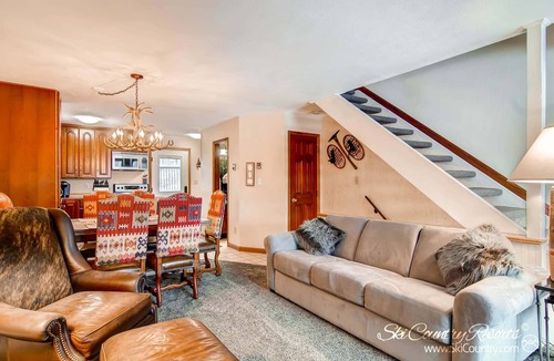 Four O'Clock House | Ultimate Group Getaway: Spacious Multi-Level Retreat, Close to Downtown!