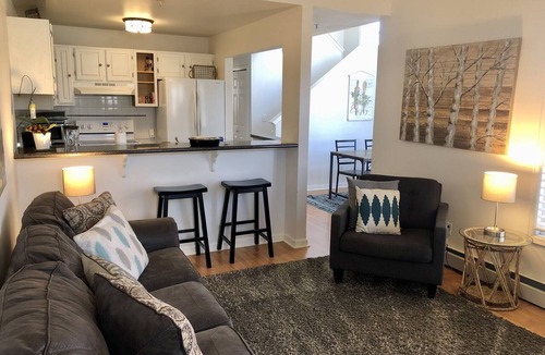 Glenwood Grove - North Iris Condo | UNAVAILABLE - Perfect Executive Style Home. 3B/2B in Northeast Boulder.