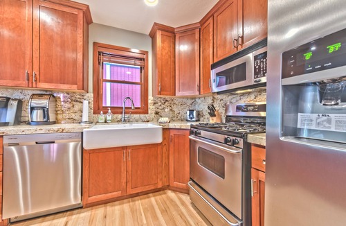 Downtown Park City House | Unbeatable Location, Year-Round Recreation & Private Hot Tub!