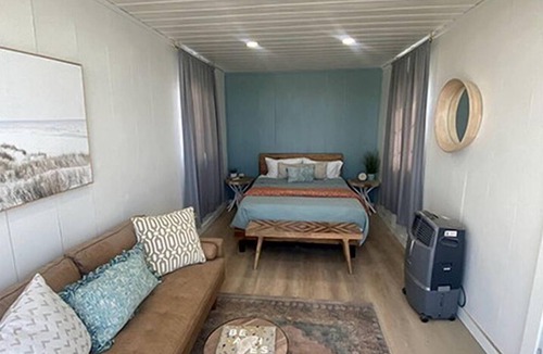 Levan Cabin | Unique Mirror Pod on the Shores of Yuba Lake for a Fantastic Couples Escape in Utah