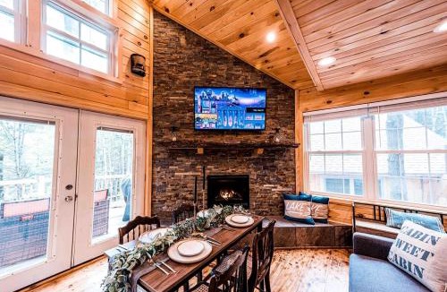 Belgrade House | Unique Pet Friendly Treehouse with Hot Tub on the Edges of Belgrade Stream with Direct Access to Messalonskee Lake, Maine
