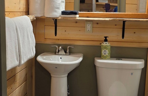 Cedaredge Cabin | Unit 2: King Bed Suite with Full Kitchen at the Cedaredge Lodge
