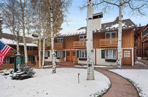 Downtown House | Updated 4 BR 4.5 BA, AC, Pool