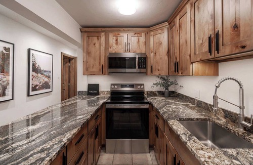 Aspen Condo | Updated Aspen Core 3/3 with AC, Pool & Hot Tub
