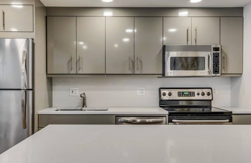 Aspen Apartment | Updated Core 3 BR, 3 BA with AC, Pool & Hot-tub!