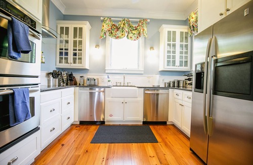 West Panama City Beach Cottage | Updated, king suite + king bdrm! E-mail to save on booking fees (5-stars x 75+)!