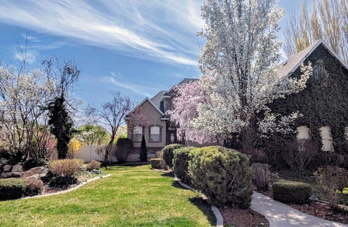 Spanish Fork House | Upper River Cottage - Main Floor & Upstairs, hot tub, near SF River trail & park